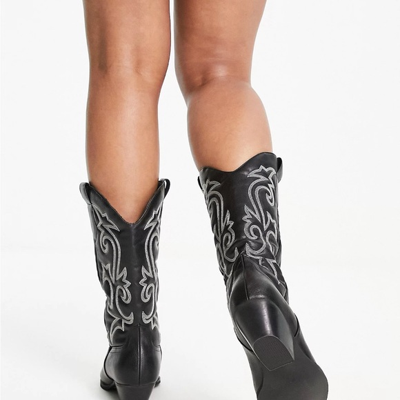 ASOS DESIGN Wide Fit Andi flat western knee boots in black - Picture 2 of 2